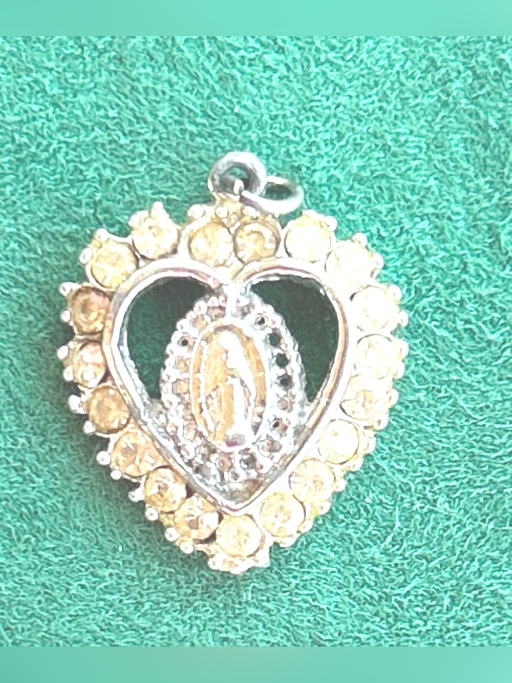 ✝️Heart-Shaped St Mary Pendant Necklace - Gold Tone with Clear Crystals - Picture 3 of 8